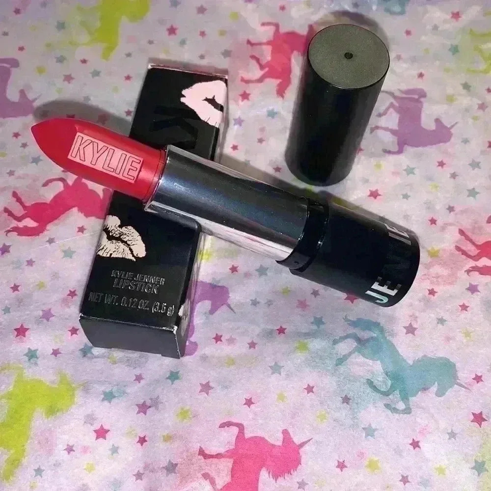 Kylie Jenner Boss Matte Lipstick - Picture 8 of 12